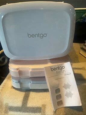 Bentgo Fresh 3 piece set Meal Prep Containers - White and Light Pink